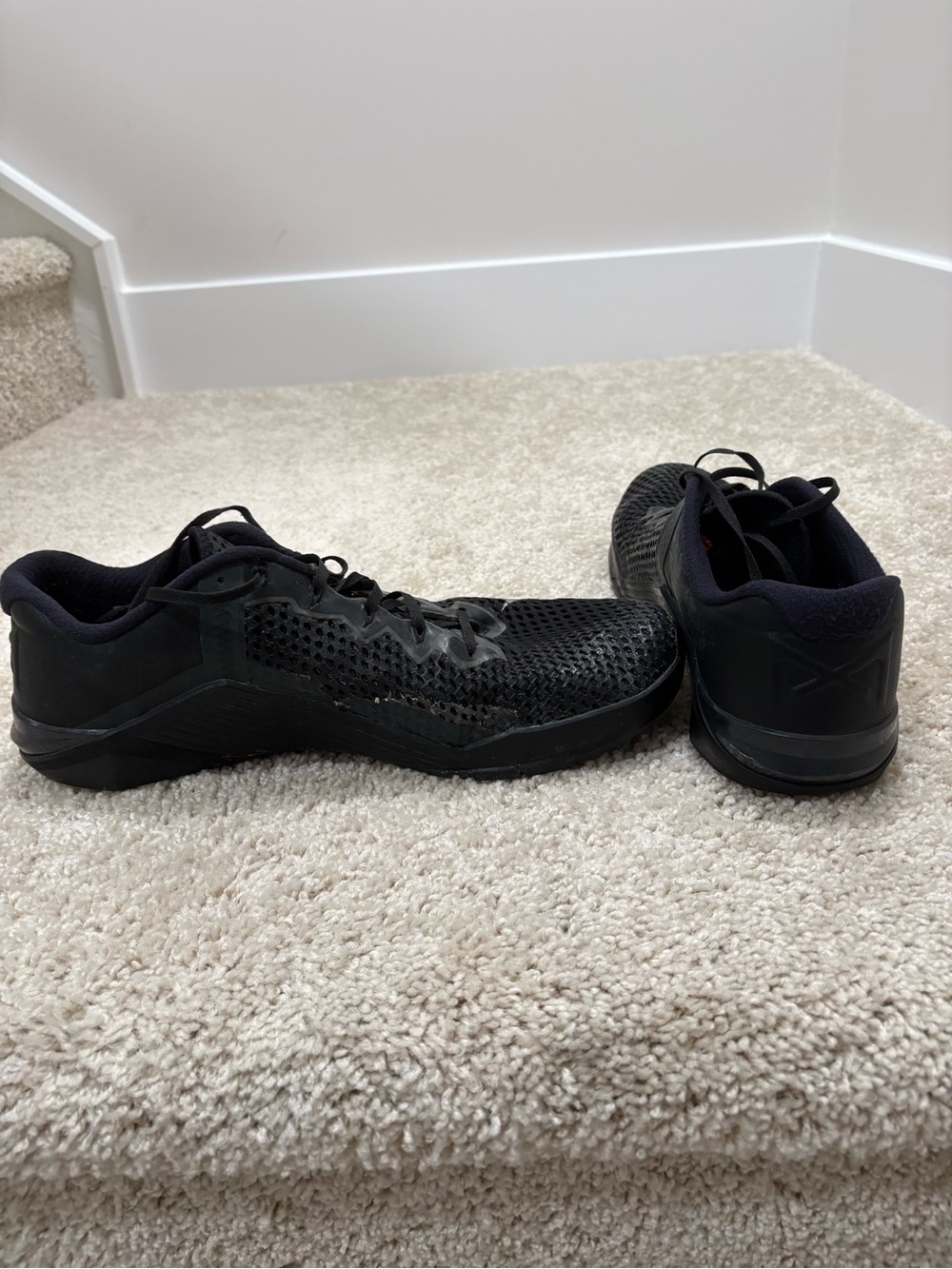 Nike Men's Metcon 6 All-Black Lightweight Training Sneakers